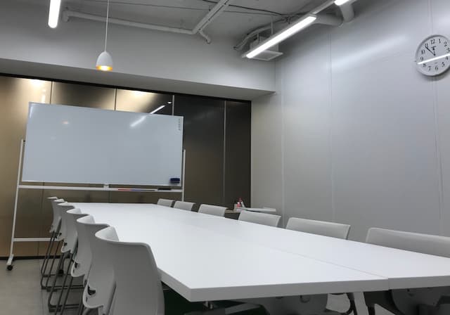 個室_大小2タイプの個室があるので人数に応じて使い分けが可能です。