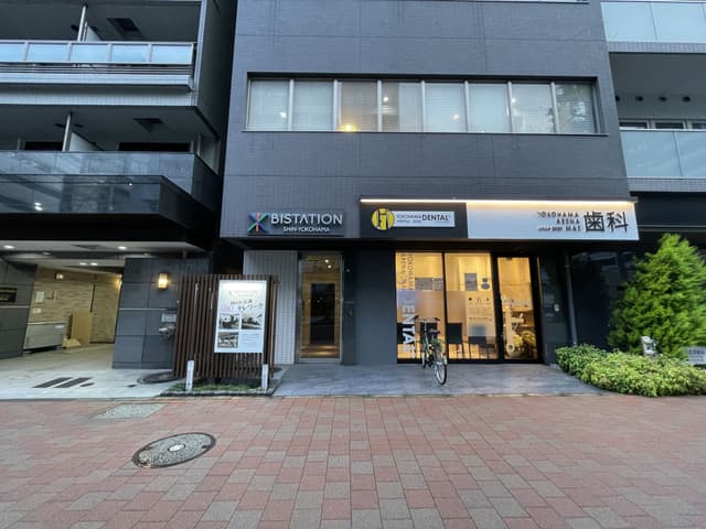 新横浜駅から徒歩5分の好立地。周辺にコンビニ等も多く便利です。