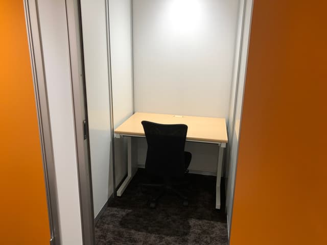 個室_施錠可能なプライベートルームで、24時間利用可能です。