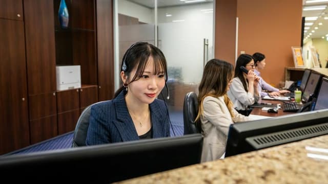 受付_専任のレセプショニストが皆様のビジネスをサポートします