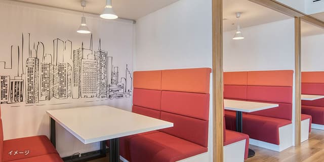 共有部_ビジネスラウンジ。来客対応などにも利用できます。※画像はイメージです。©Regus