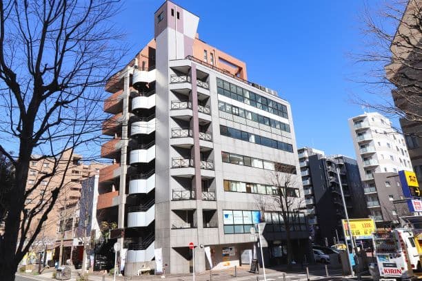 外観_センター南駅からほど近い立地のオフィスビルです