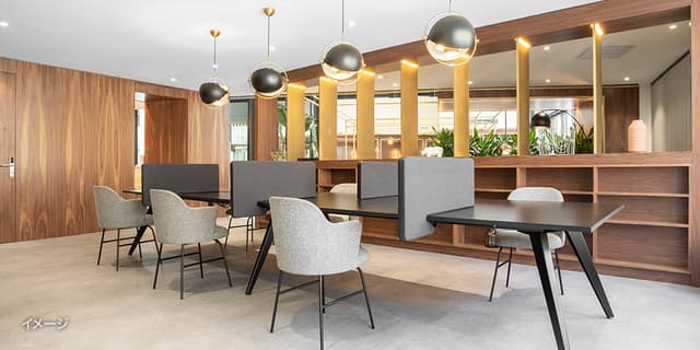 共用部_コワーキングスペース。デスク単位での契約で利用可能です。※画像はイメージです。©Regus