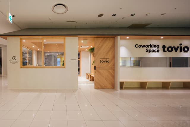 コワーキングスペースtovio_入り口はこちらです。