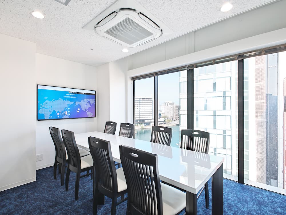 ミーティングルーム_個別空調なのでいつでも快適にご利用いただけます