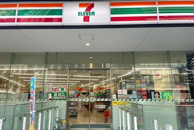 近隣のコンビニ_セブンイレブン日本橋本町1丁目店(徒歩3分)