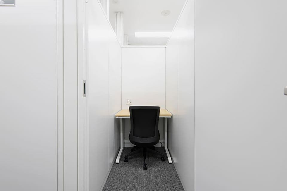 専有部_個室。家具付き、インターネット環境完備しています。