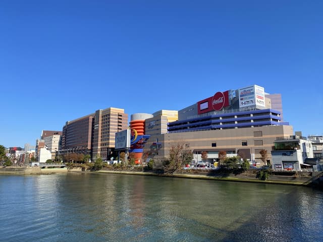 近隣の商業施設_キャナルシティ博多(徒歩2分)