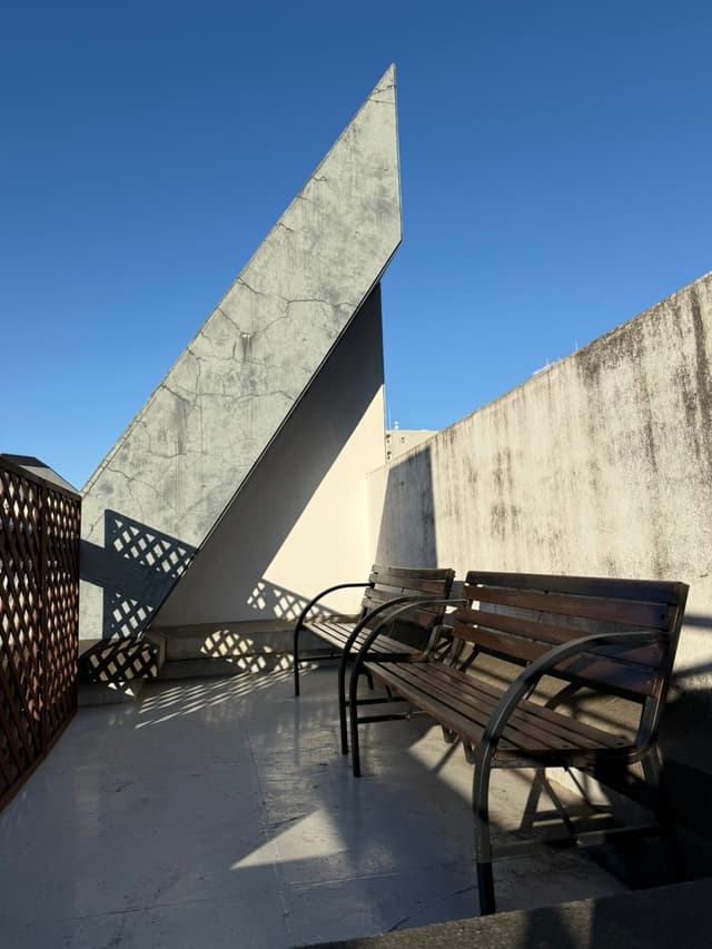 屋上_天気の良い時は屋上に出ることもできます