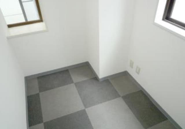 個室_2名個室です。窓があり、狭さを全く感じません。