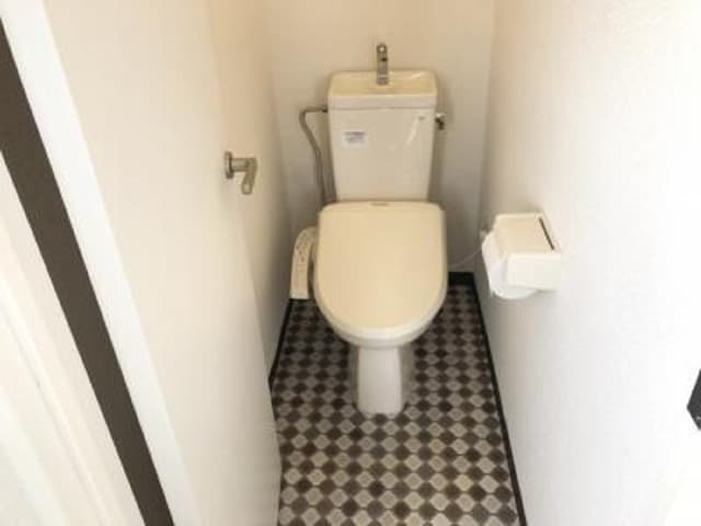 設備_お手洗い。各個室に専用のお手洗い、シャワーの設備が設置されています。©kasegroup