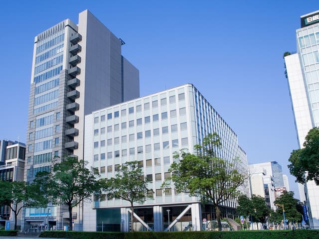 外観_ビジネス中心地の「日銀前」交差点すぐの、大変視認性の高いオフィスビルです。