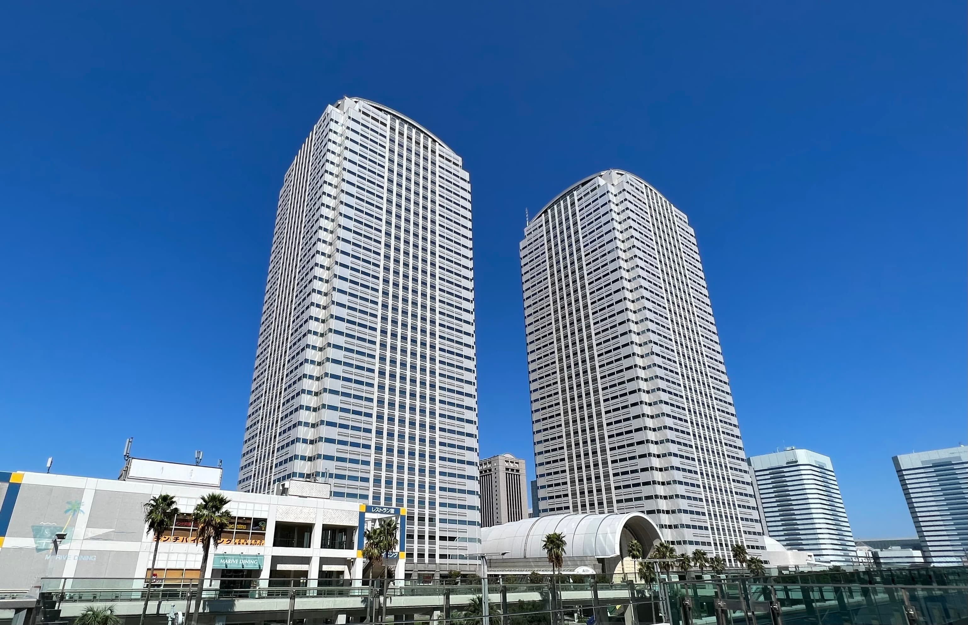 建物外観_海浜幕張のランドマークWBG(ワールドビジネスガーデン)全景