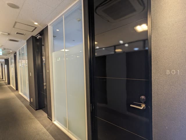その他_個室扉。施錠可能です。