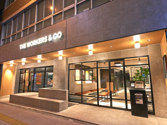 外観_ライトアップされた外観は視認性抜群です。