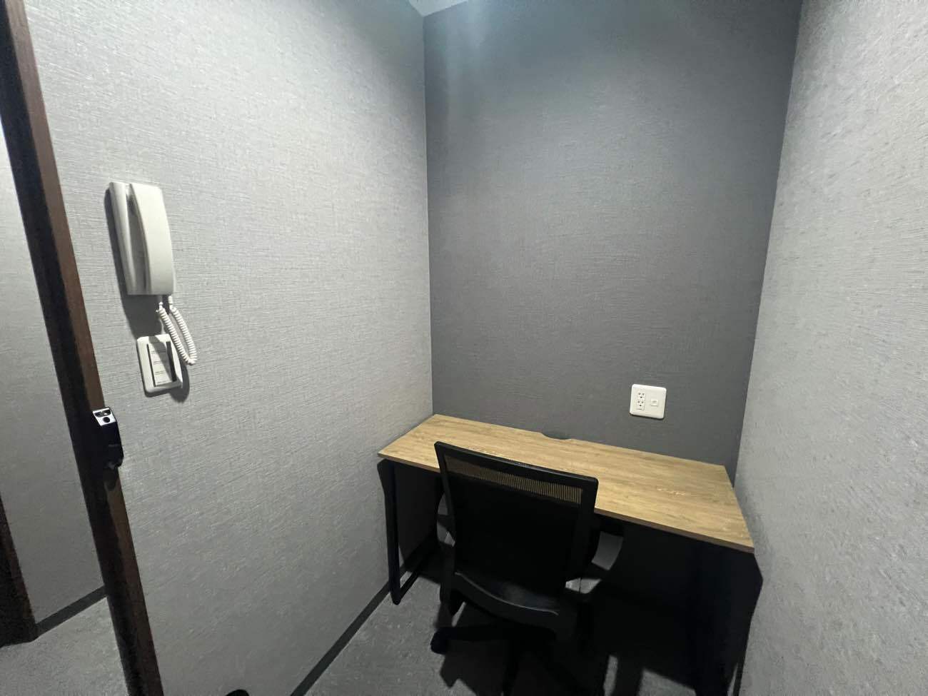 専有部_個室。インターネット環境を完備しています。