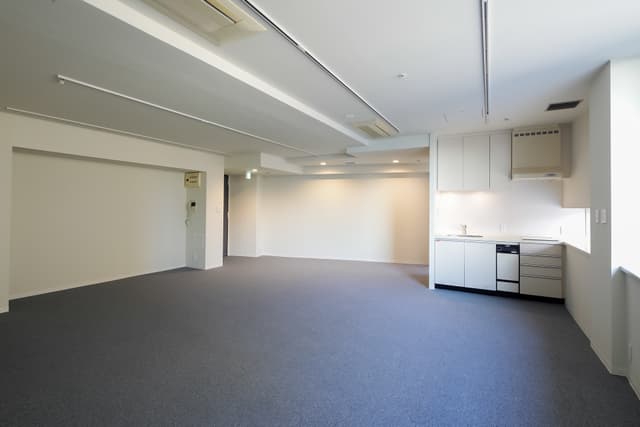 OFFICE_ミニキッチンを備えた個別空調のプライベートオフィス。