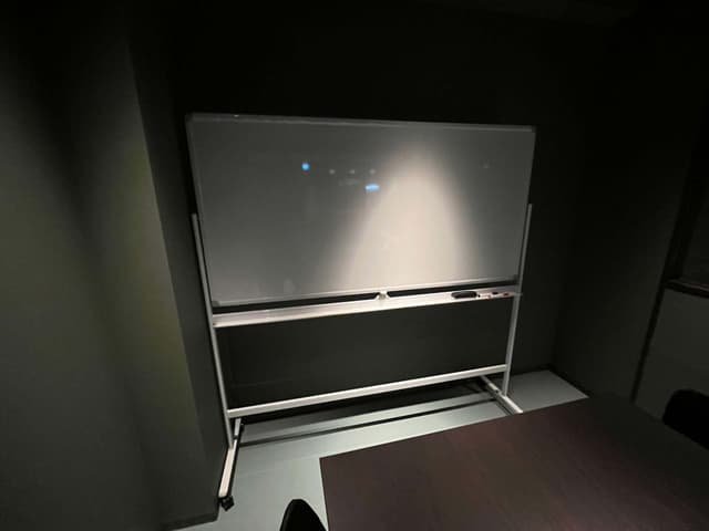 その他_会議室にはホワイトボードが用意されています。