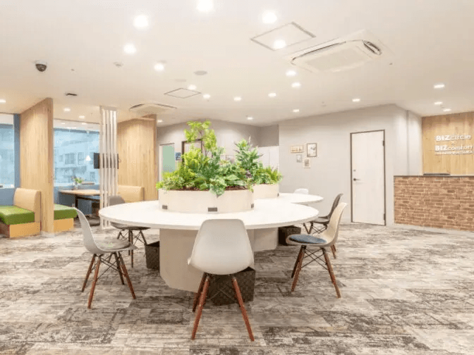 ワークブース。高速Wi-Fiで動画再生やweb会議も利用できます。©bizcomfort