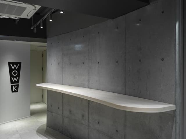 1階共用フロア。集合ポストや宅配ロッカーが設置されています。