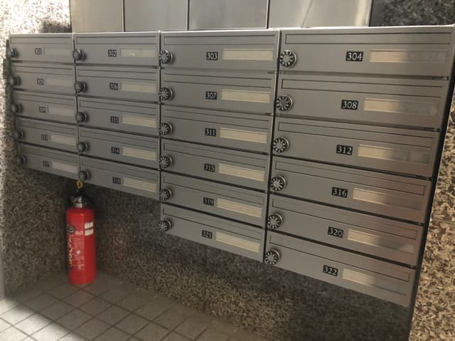 設備_郵便ポスト。各個室専用のポストを利用することが出来ます。