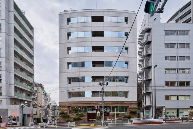 外観_既存建物を活かしながら環境負荷の少ない建材によりリノベーションされた複合施設です。