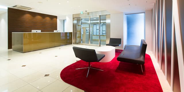 エントランス_ホテルのようにオシャレなエントランス、受付スタッフが常駐しています