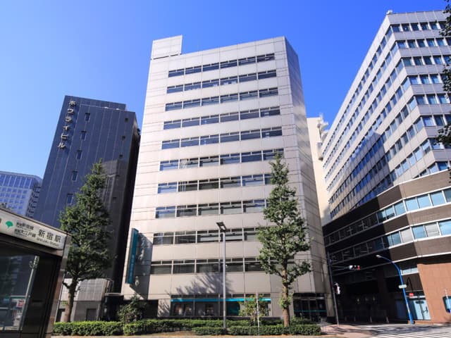 外観_甲州街道から少し入った所にあるビルです©Regus