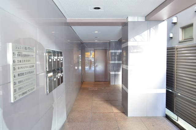 外観_エントランスへ続く道です。