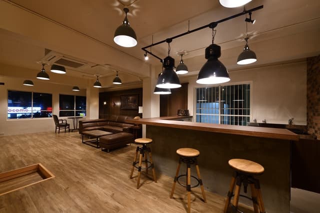 共用部_2Fサロンです。とても落ち着いた雰囲気でゆったりとくつろぐことが出来ます。