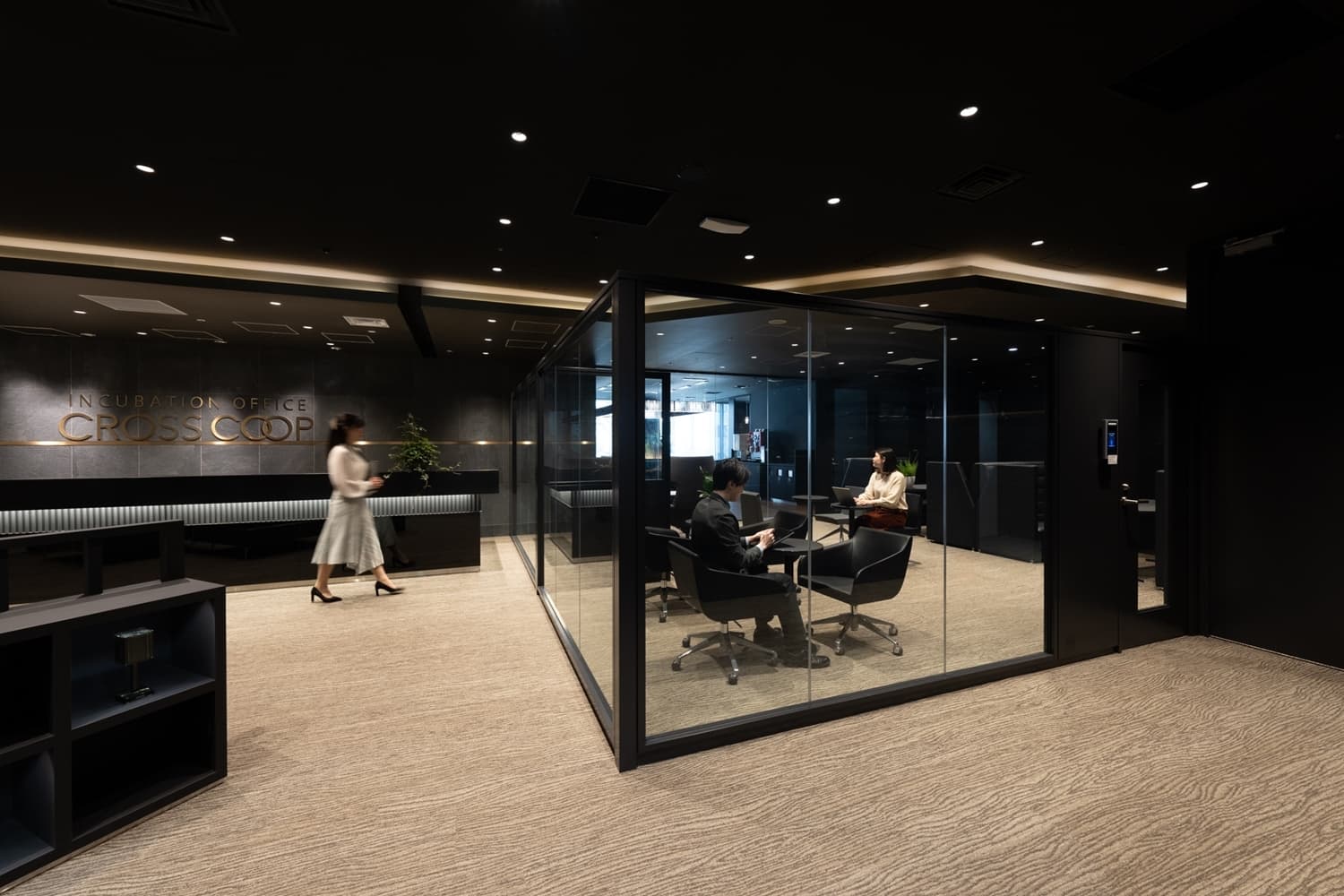 img_Nihonbashi_lounge-usage-scene1_1500X1000