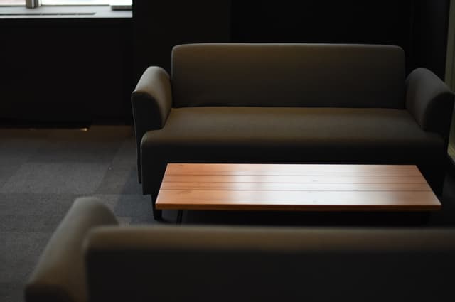 共用エリア_ソファ席もあるので来客の際に便利です。