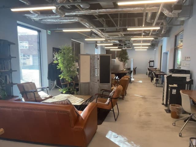 共用部_コワーキングスペース。打ち合わせに無料でお使いいただけます