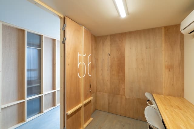 専有部_個室。個室をご契約いただくと、ラウンジや会議室もご利用いただけます。