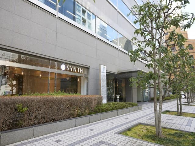 外観_ビルの1階をSYNTHのオフィスとして利用できます。