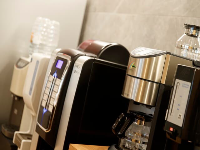 その他_ドリンクサービス。コーヒーや日替わりティーが楽しめ、休憩を彩ってくれるでしょう。