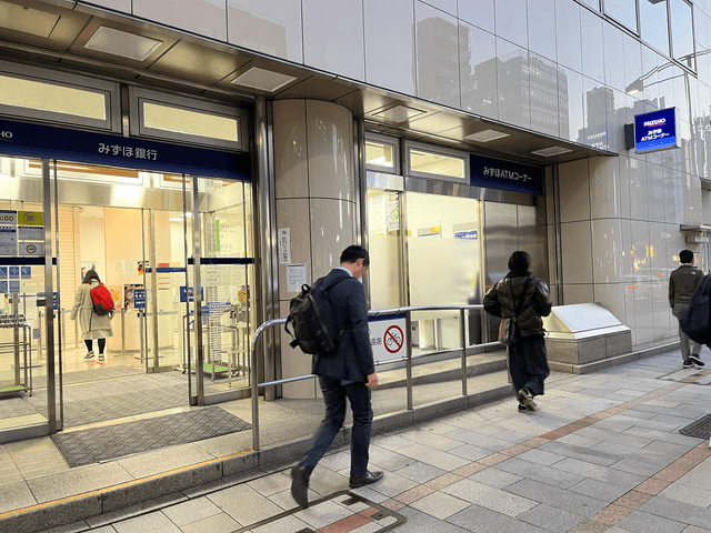 近隣の銀行_みずほ銀行 神田支店(徒歩4分)