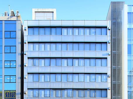 外観_シンプルな作りのオフィスビルです©Regus