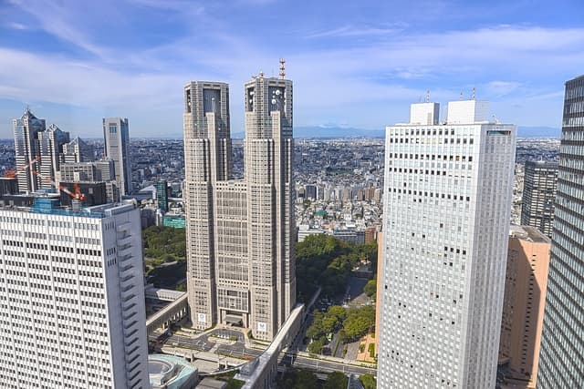 その他_オフィスの窓辺からは新宿の街を一望する事ができます!
