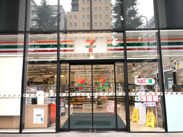 近隣のコンビニ_セブンイレブン新横浜3丁目店(徒歩2分)