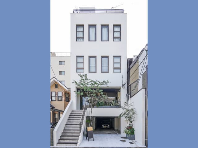 建物外観。1階から5階まで、すべてがグロービングベース(GROVING BASE)京都です。