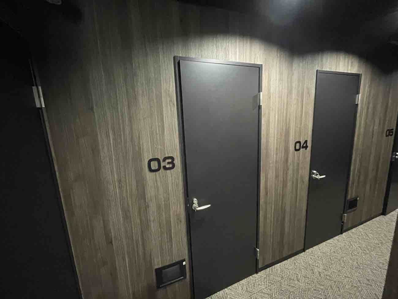 内観_3号室扉
