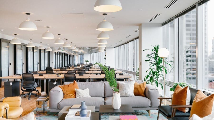 専有部_個室。家具付きです。©WeWork