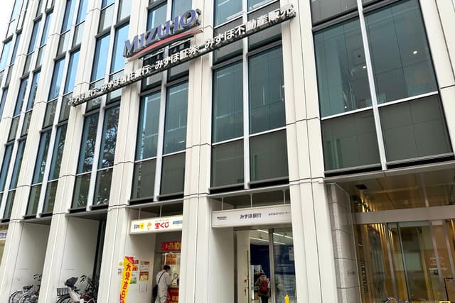 近隣の金融機関_みずほ銀行 府中支店(徒歩6分)