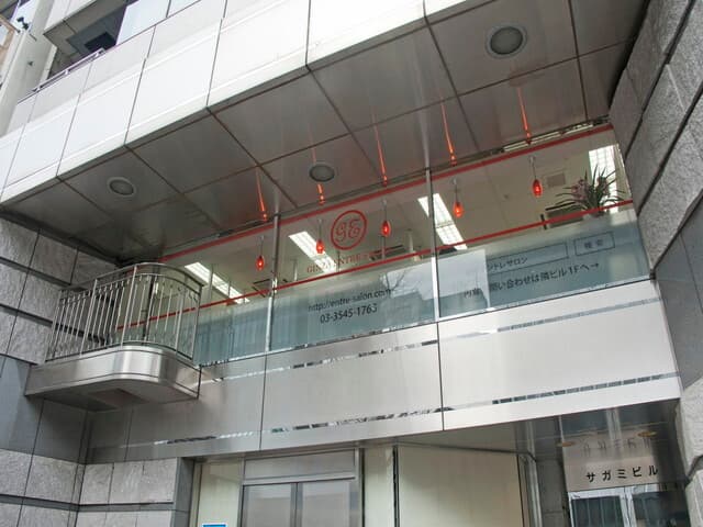 サガミビル外観_計5店舗の施設が200m圏内にあり、利用が可能です。