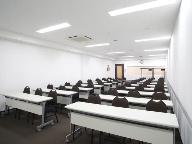 個室_26名用の個室です。通常は時間貸し会議室として運営されていますが、オフィスとして借りることができます。