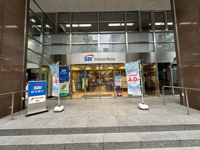 近隣の銀行_SBI新生銀行 札幌フィナンシャルセンター(徒歩1分)