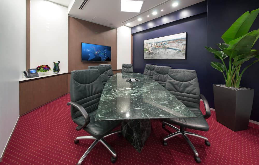 会議室_ラグジュアリーな大型の会議室、ミーティングや商談などにご利用いただけます