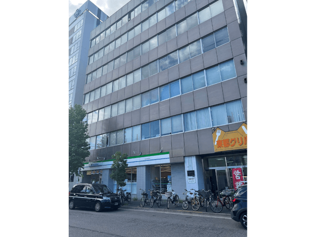 近隣のコンビニ_ファミリーマート築地市場前(徒歩1分)