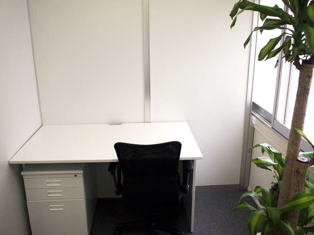 個室_個室とブース席はフリースペースと離れた場所にあるため静かで集中できる環境になっています。